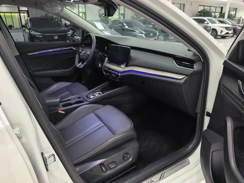 Skoda Octavia 2022 — фото 11