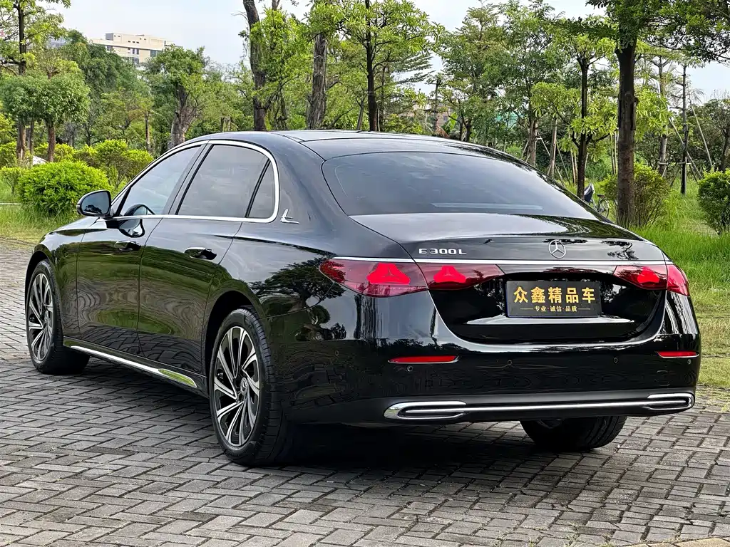 Mercedes-Benz E-Class 2025 — фото 12