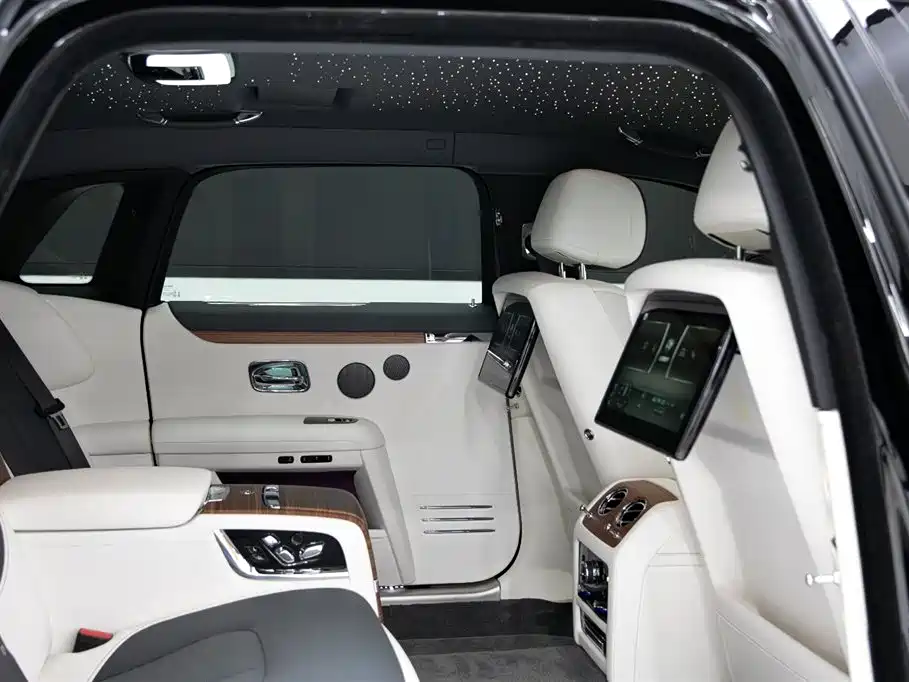 Rolls-Royce Ghost 2021 — фото 18