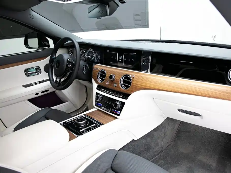 Rolls-Royce Ghost 2021 — фото 20