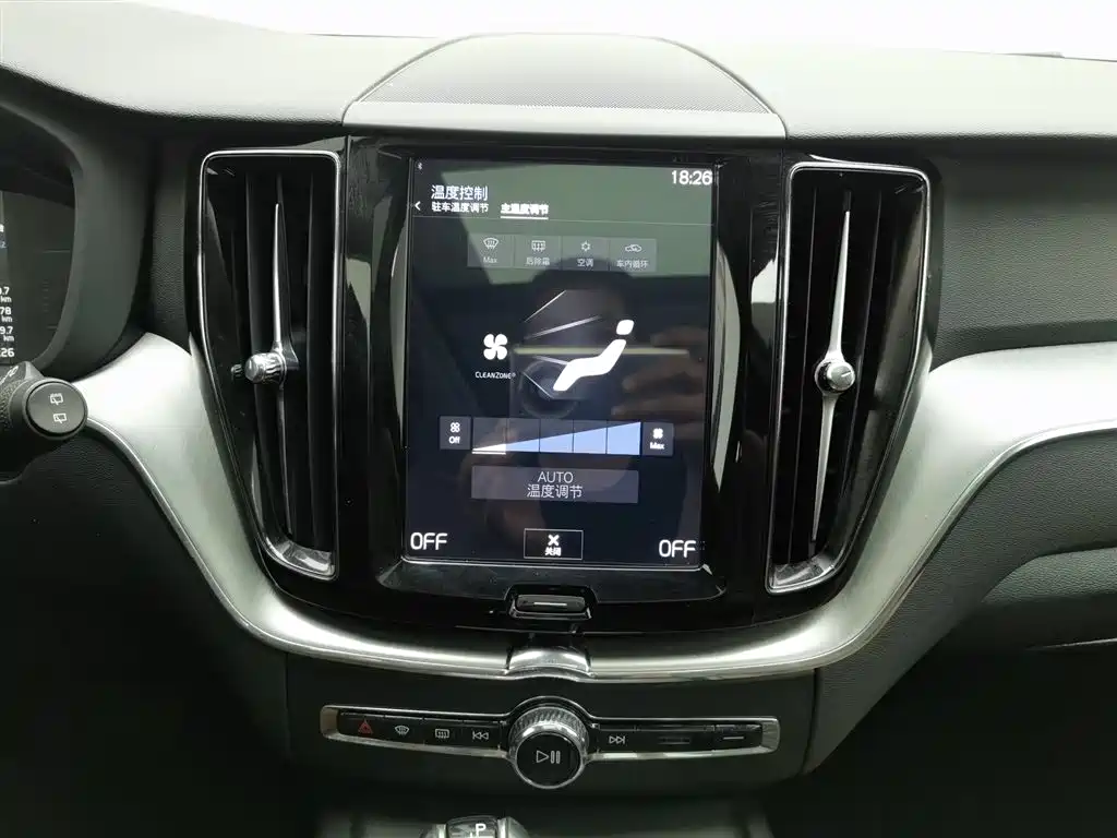 Volvo XC60 2019 — фото 12
