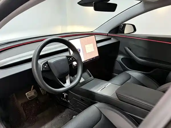 Tesla Model 3 2025