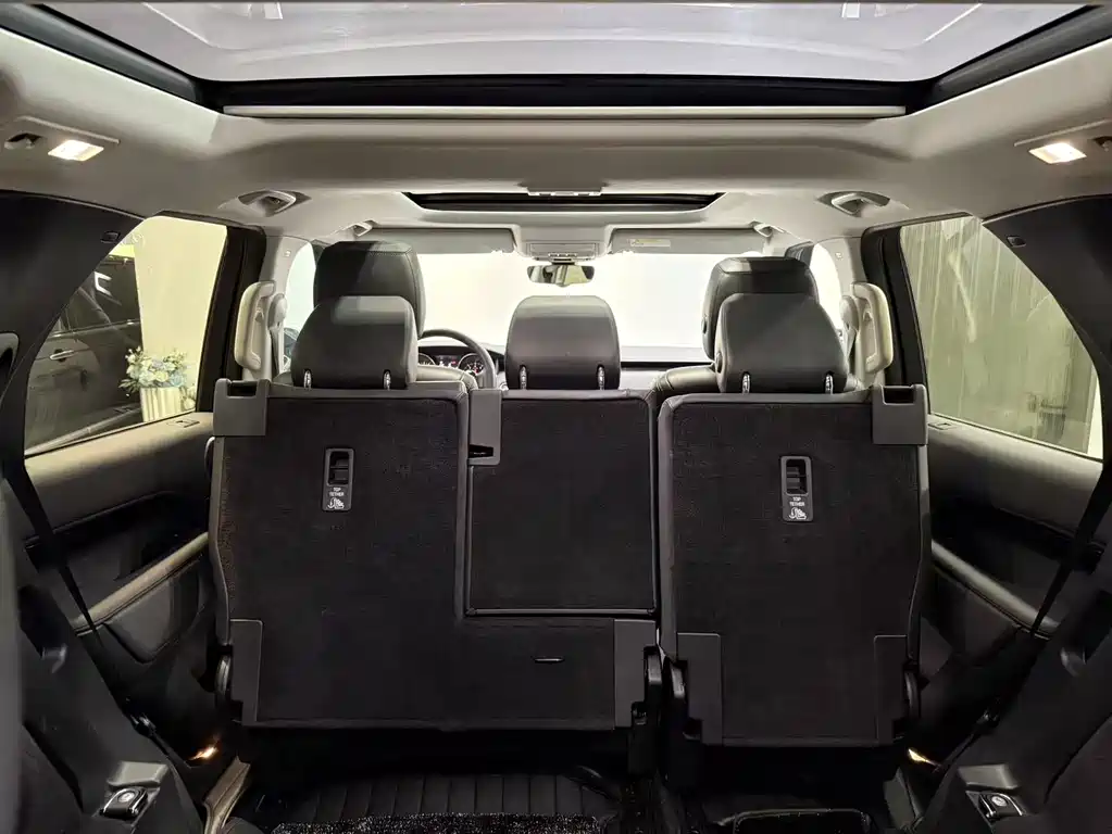 Land Rover Discovery 2019 — фото 12