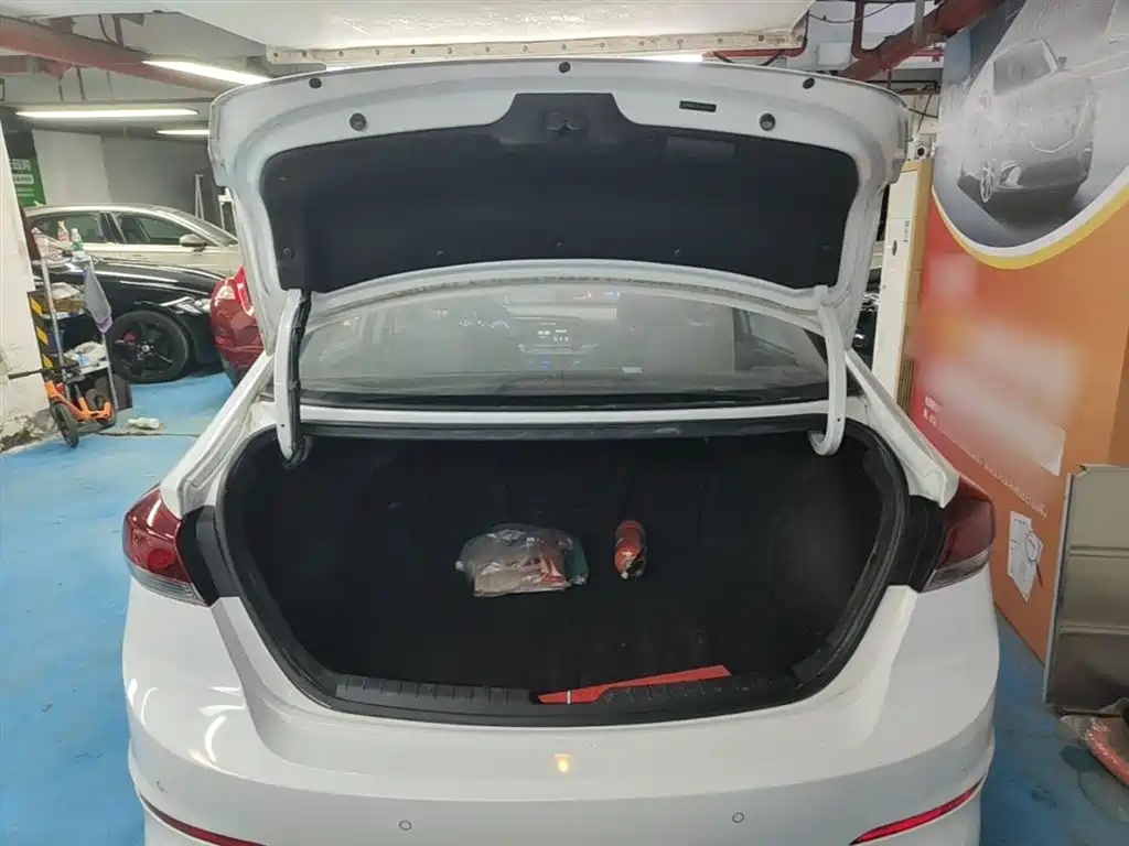 Hyundai Elantra 2016 — фото 19