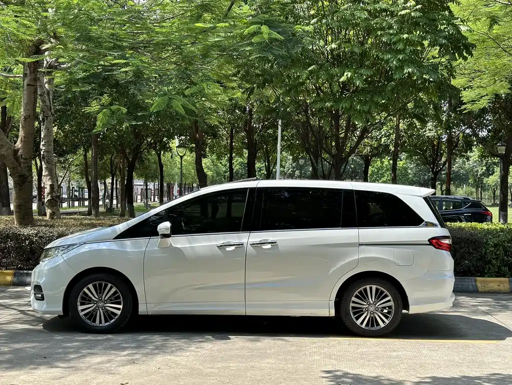 Honda Odyssey 2018 — фото 6