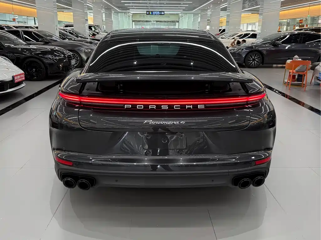 Porsche Panamera 2025