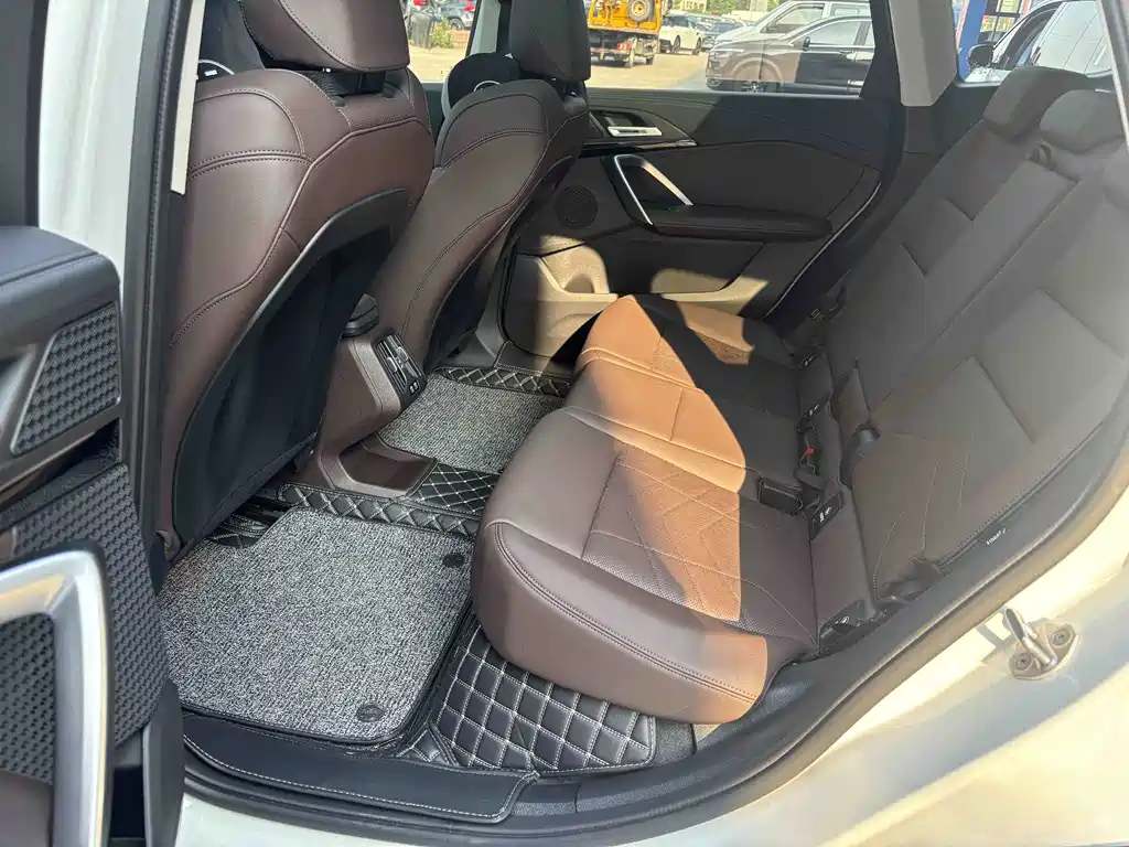 BMW iX1 2025