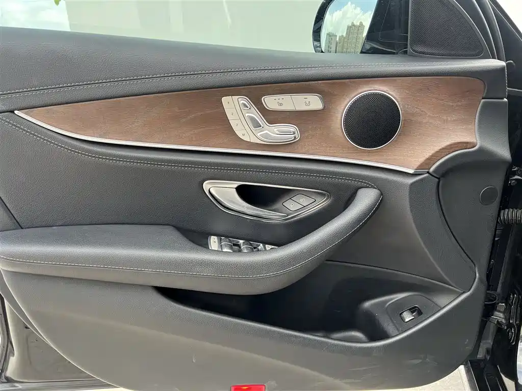 Mercedes-Benz E-Class 2017 — фото 14