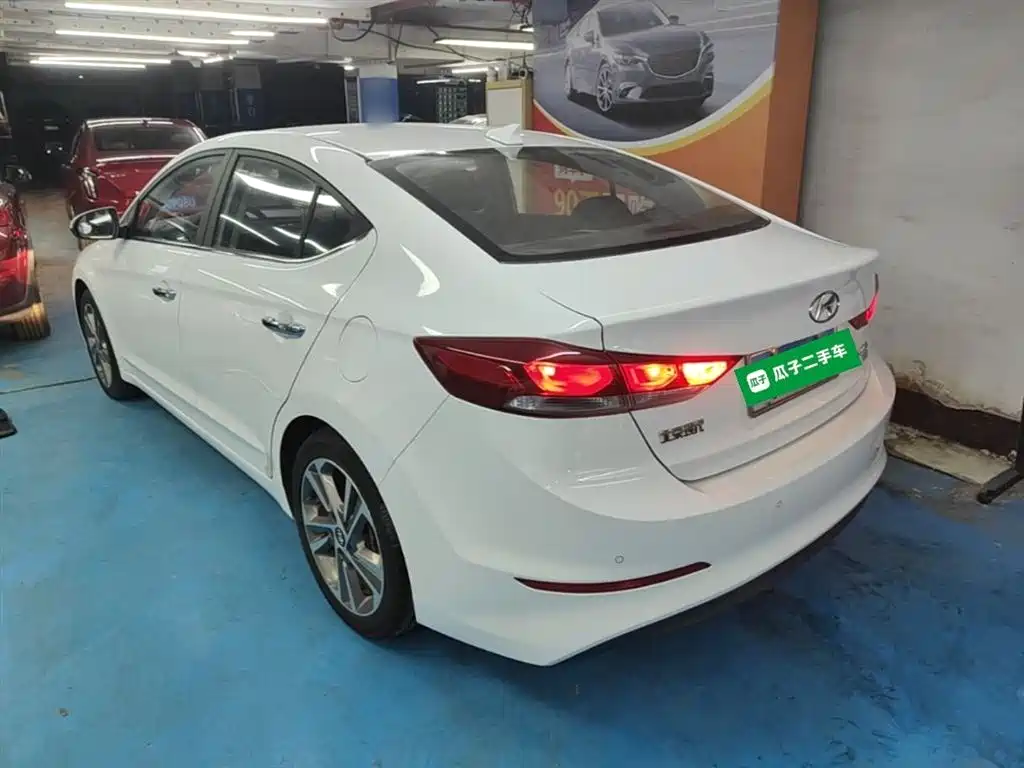 Hyundai Elantra 2016 — фото 5