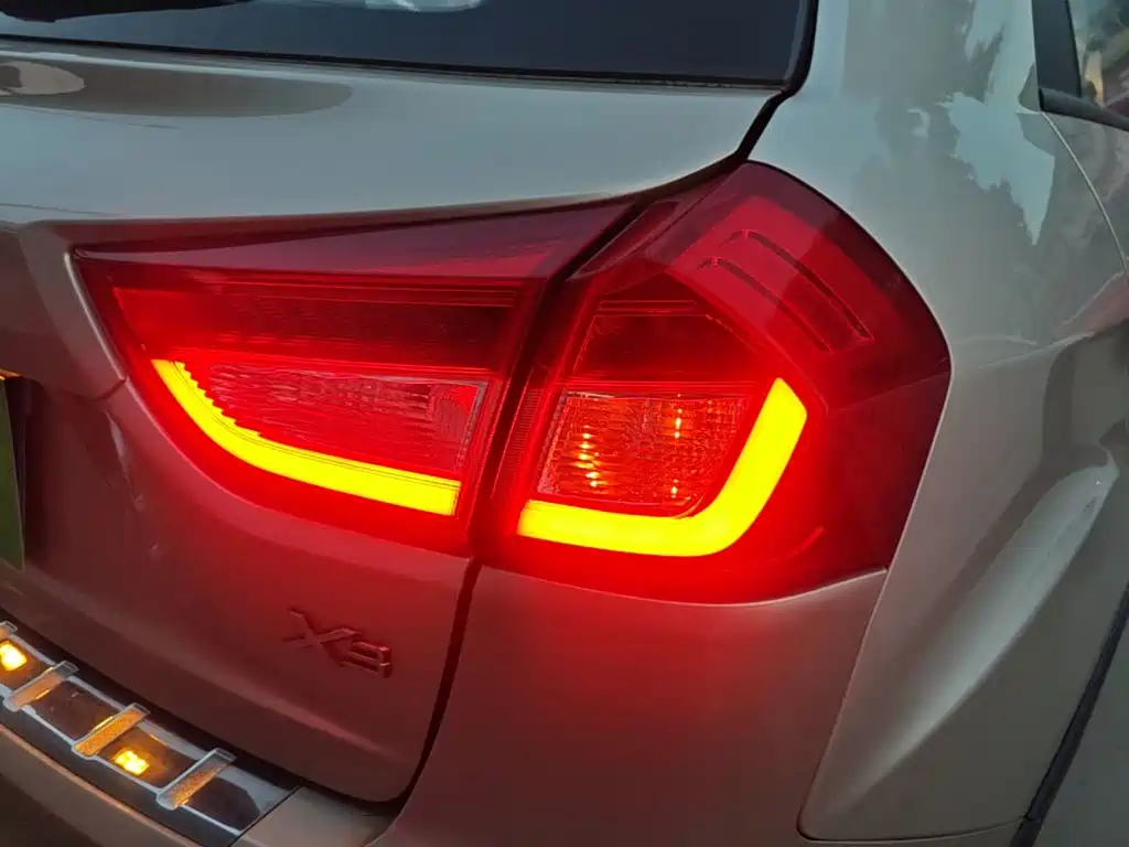 Geely Vision X3 2018 — фото 8