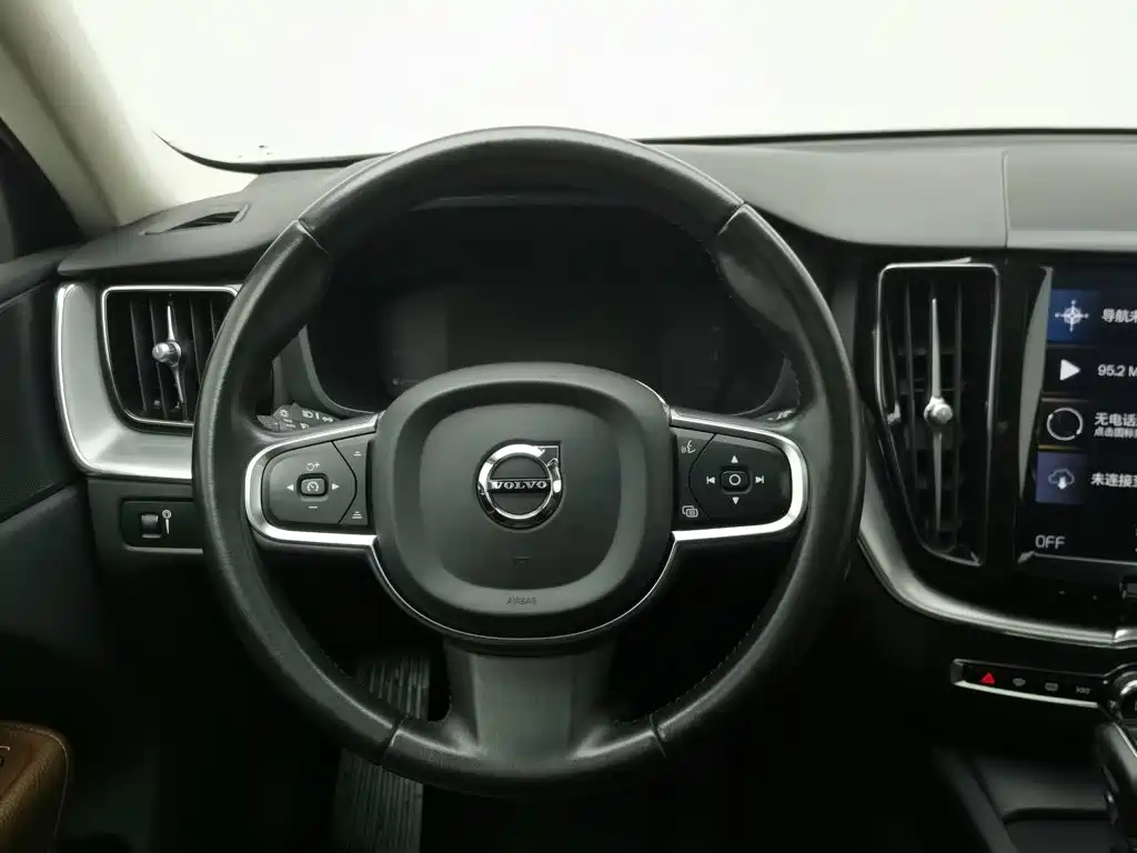 Volvo XC60 2020 — фото 11