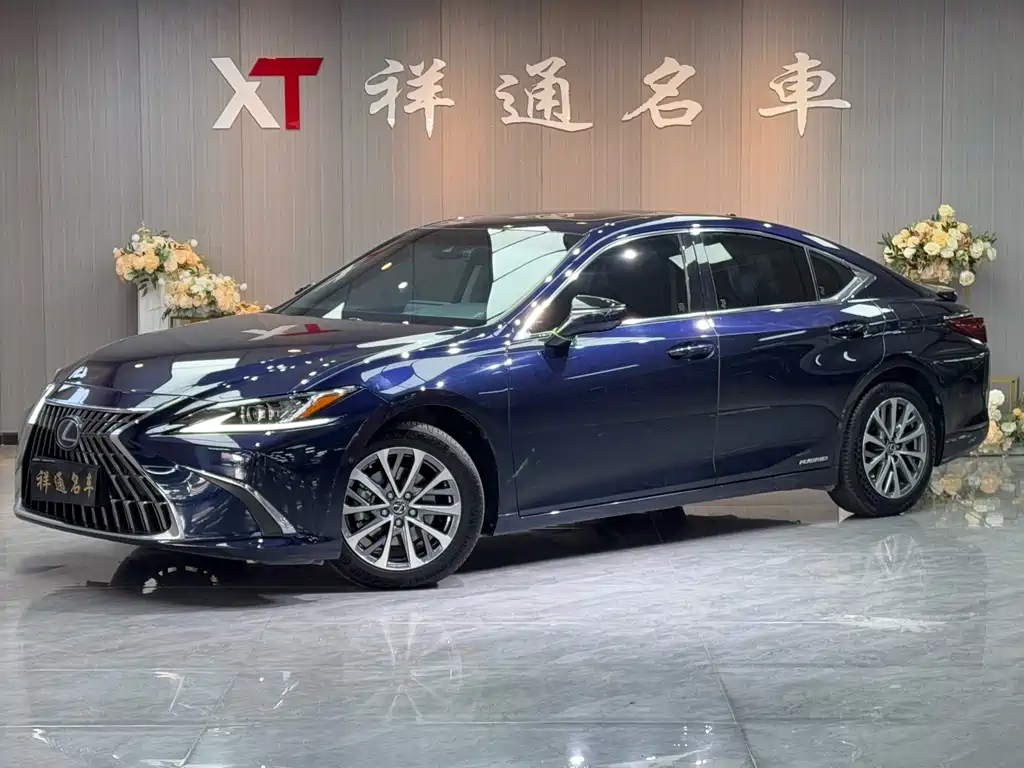 Lexus ES 2022 — фото 1