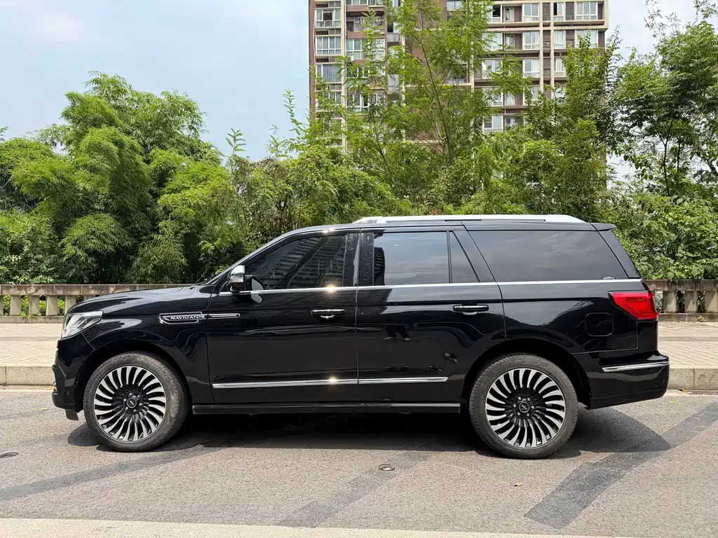 Lincoln Navigator 2022 — фото 4