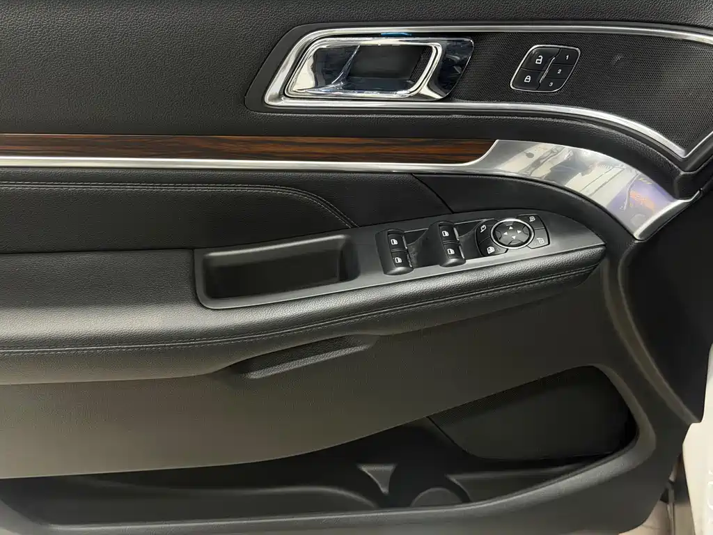 Ford Explorer 2017 — фото 19