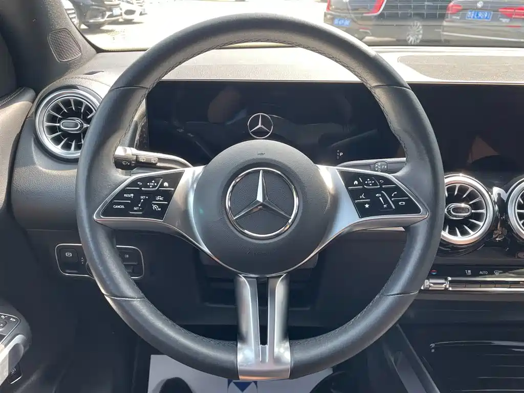 Mercedes-Benz GLB 2023 — фото 6
