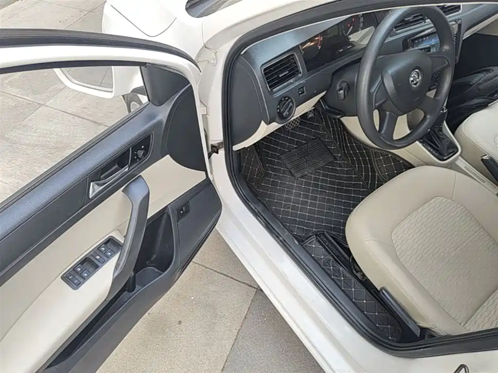 Skoda Rapid 2014 — фото 16