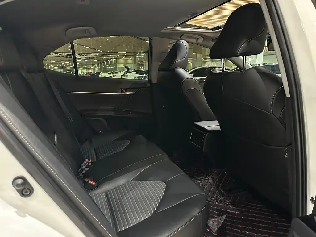Toyota Camry 2023 — фото 17