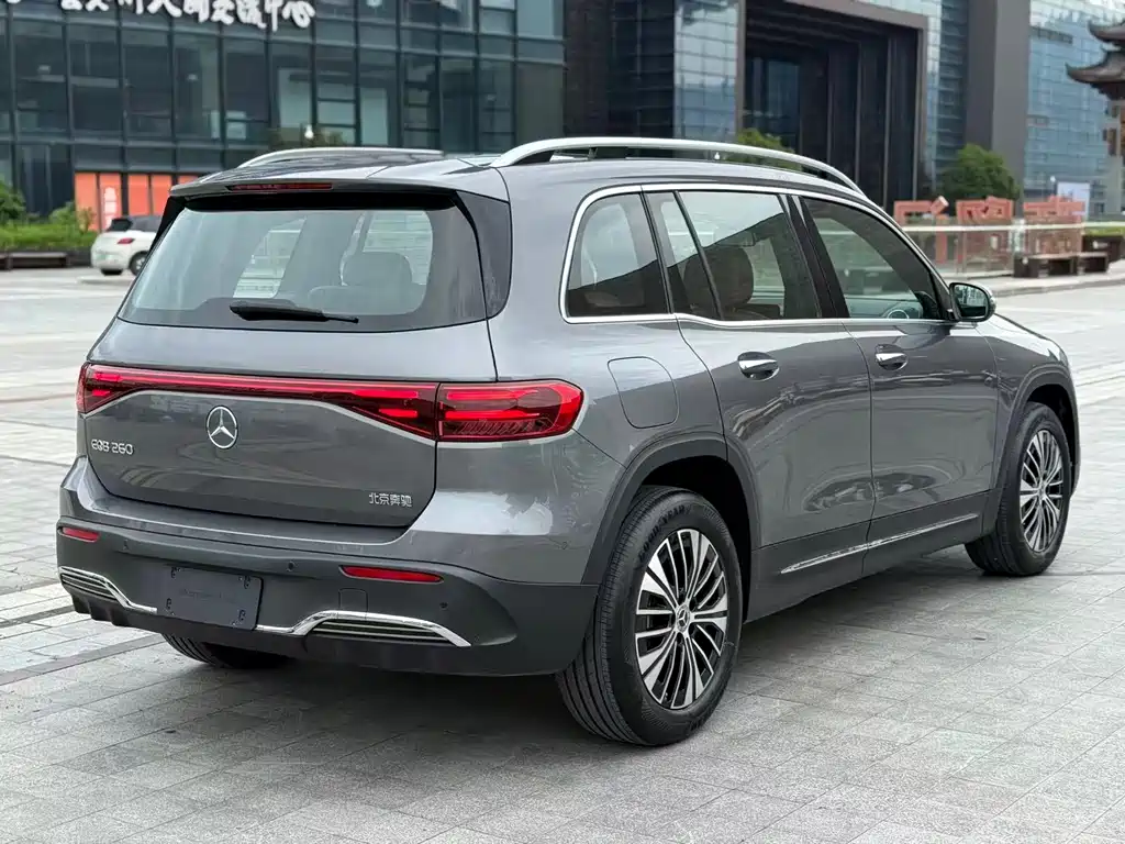 Mercedes-Benz EQB 2026