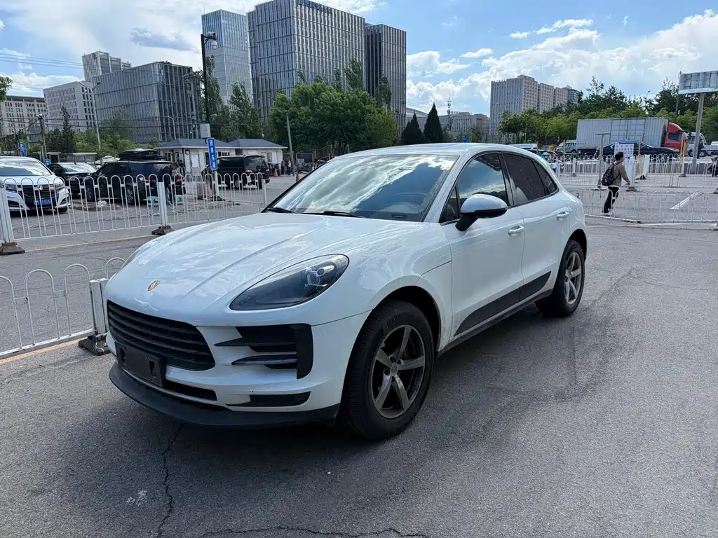 Porsche Macan 2019 — фото 1