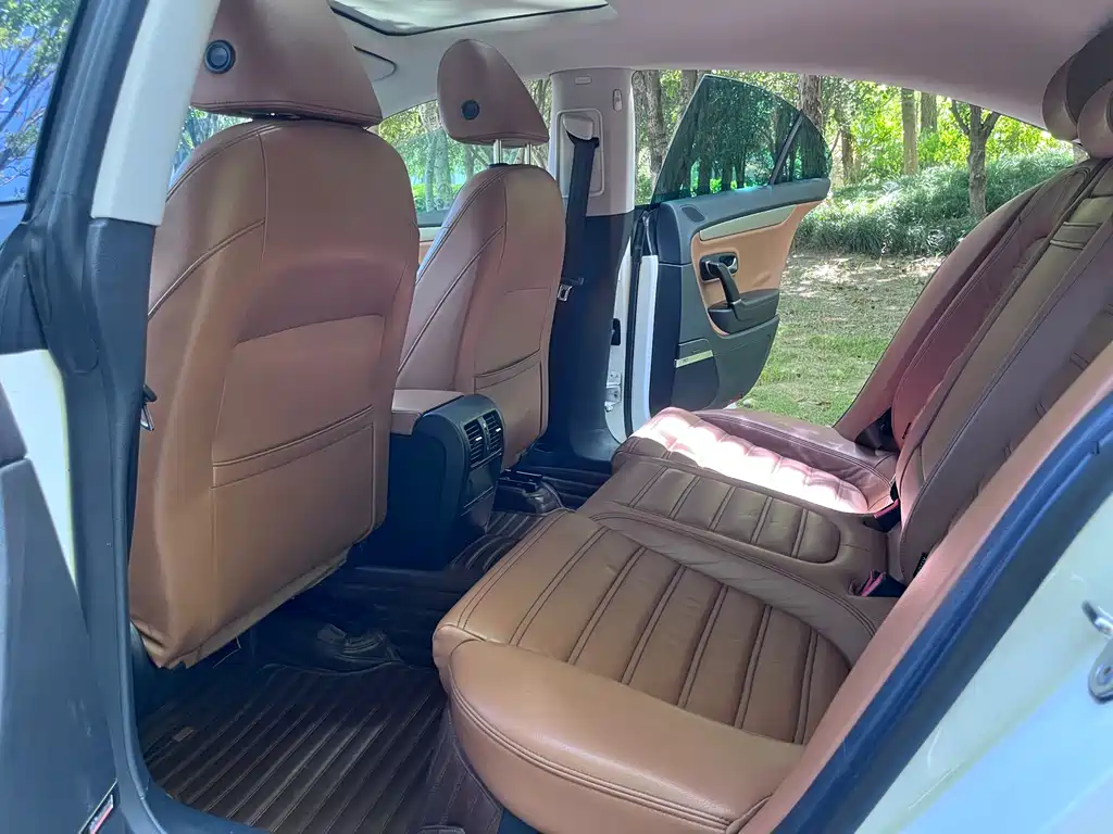 Volkswagen CC 2012 — фото 18