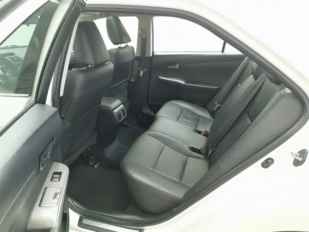 Toyota Camry 2015 — фото 15