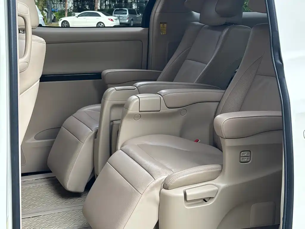 Toyota Alphard 2013 — фото 7