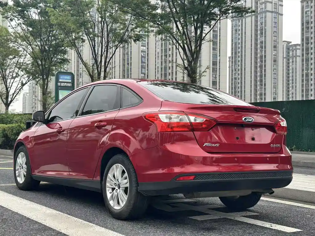 Ford Focus 2015 — фото 8