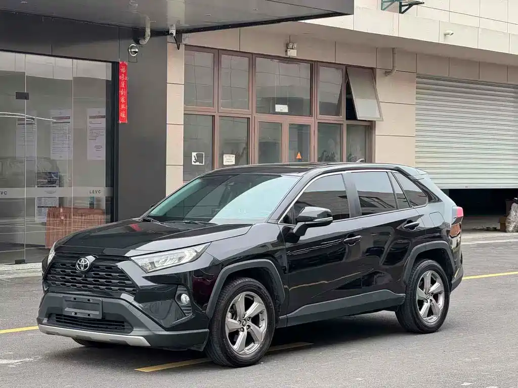 Toyota RAV4 2021 — фото 2