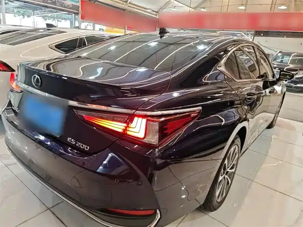 Lexus ES 2021