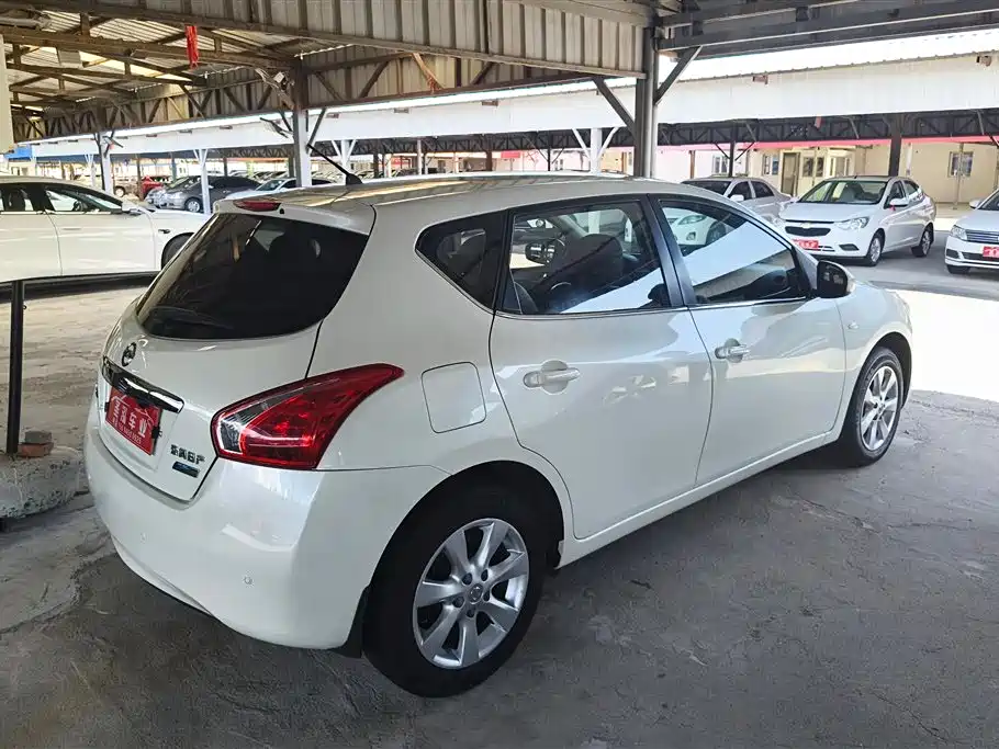 Nissan Tiida 2015 — фото 3