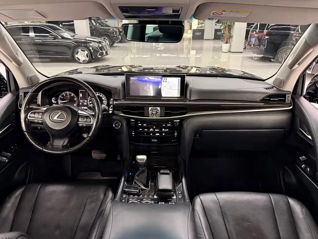 Lexus LX 2018 — фото 13