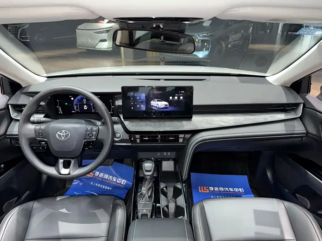 Toyota Camry 2025 — фото 10