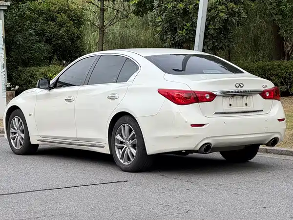 Infiniti Q50L 2015