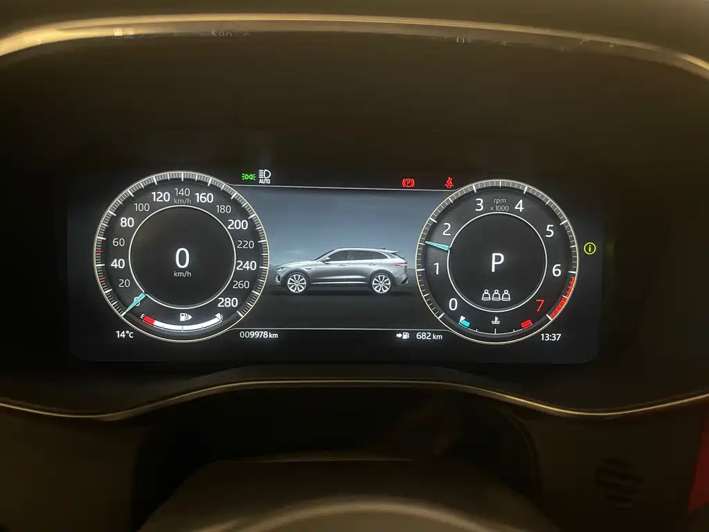 Jaguar F-PACE 2023 — фото 15