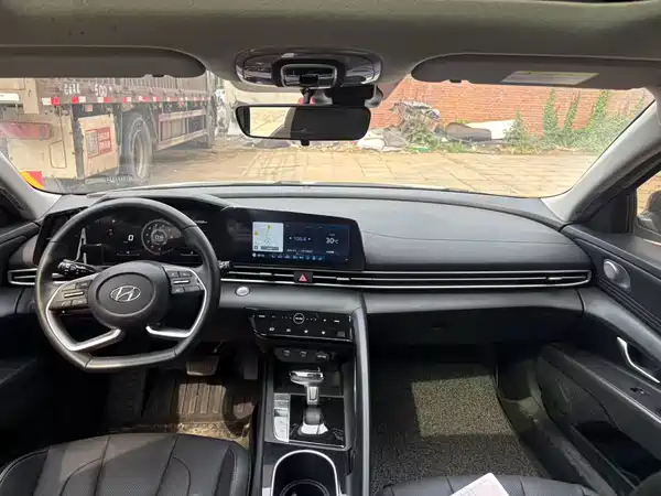 Hyundai Elantra 2022