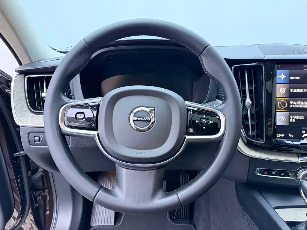 Volvo XC60 2019 — фото 19