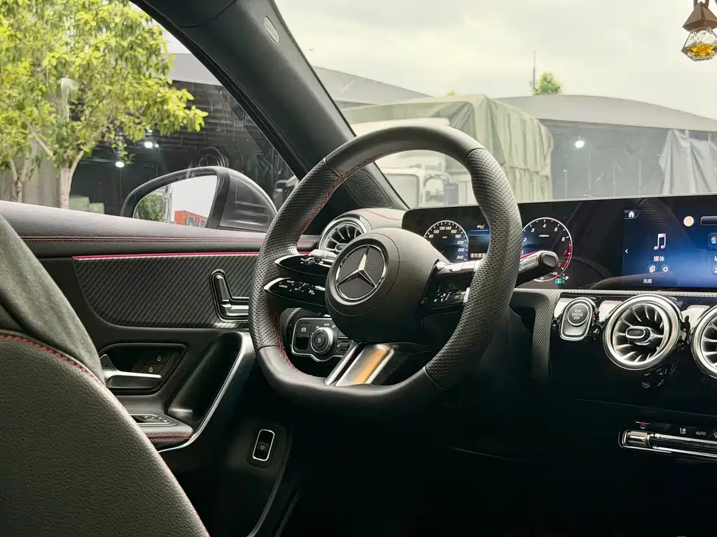 Mercedes-Benz A-Class 2024 — фото 14
