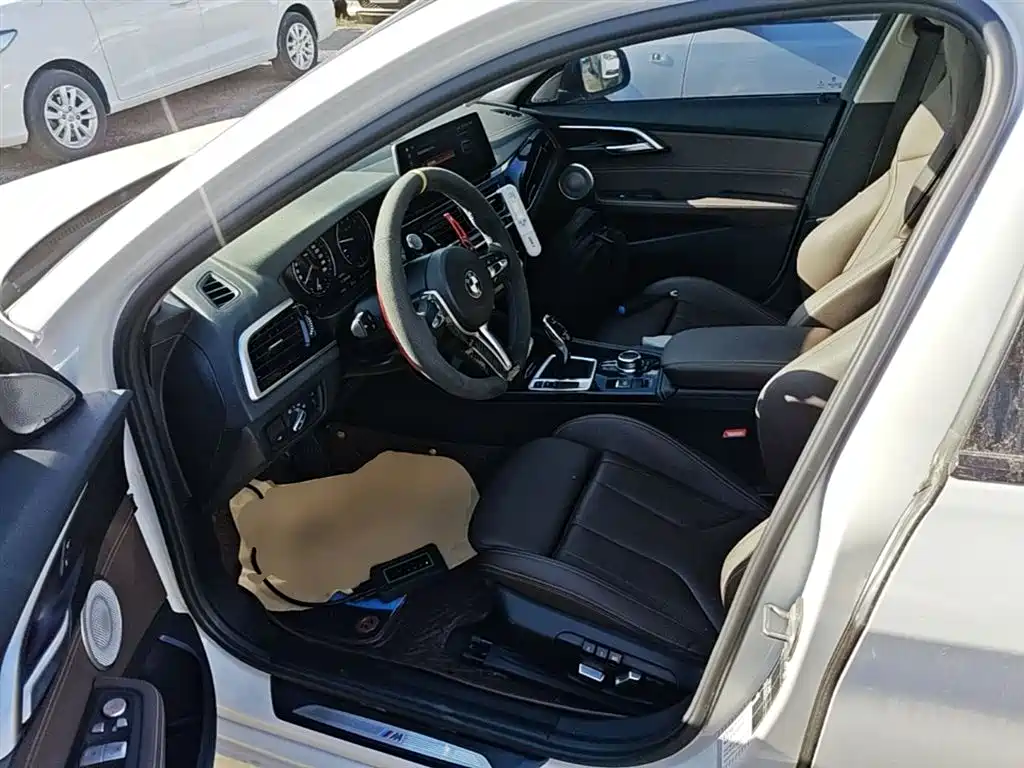BMW 1 Series 2023 — фото 14