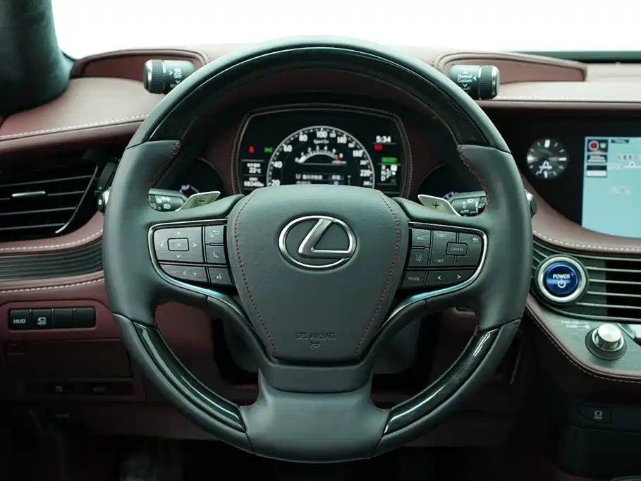 Lexus LS 2018 — фото 32
