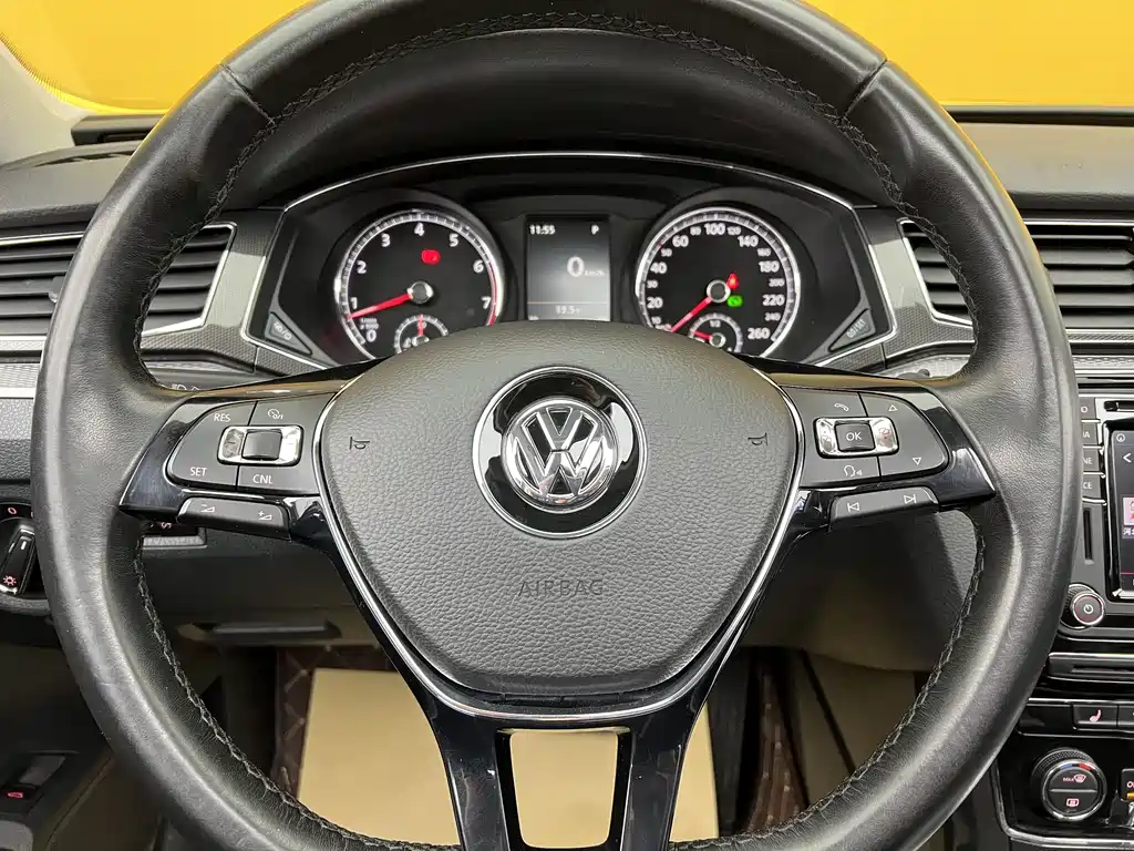 Volkswagen Passat 2018 — фото 12