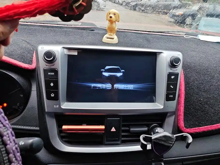 Toyota Yaris L 2018 — фото 13