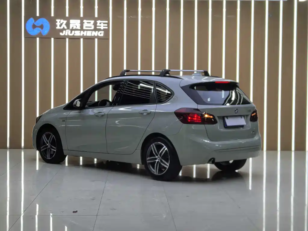 BMW 2 Series Active Tourer 2017 — фото 18