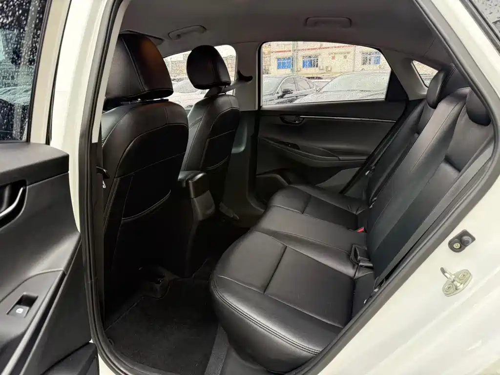 Hyundai Elantra 2019 — фото 6