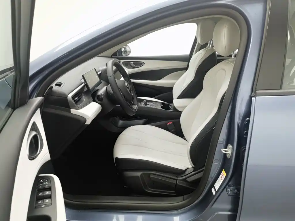 BYD Seal 05 DM-i 2025 — фото 10