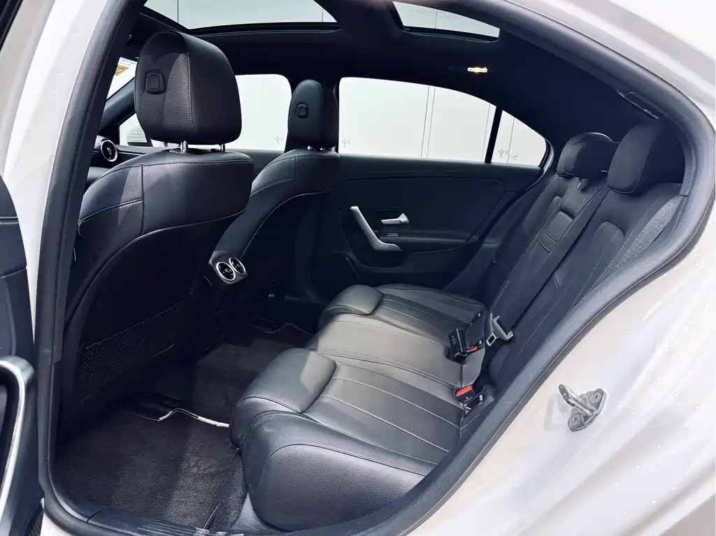 Mercedes-Benz A-Class 2022 — фото 9