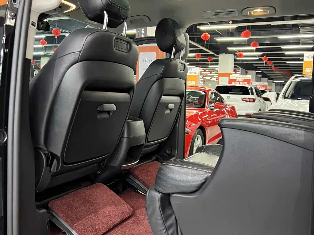 Mercedes-Benz V-Class 2018 — фото 11
