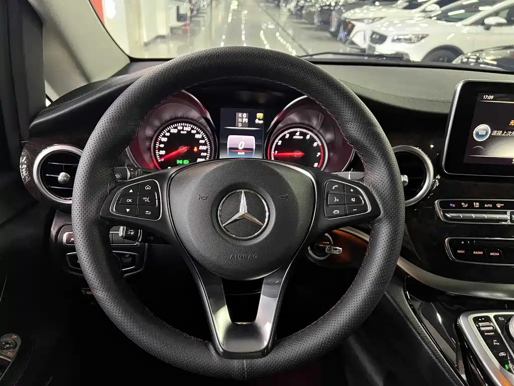 Mercedes-Benz V-Class 2018 — фото 5