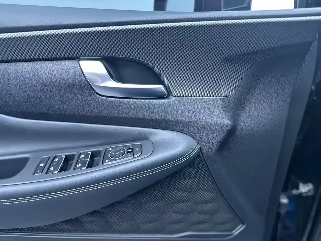 Hyundai Santa Fe 2023 — фото 12