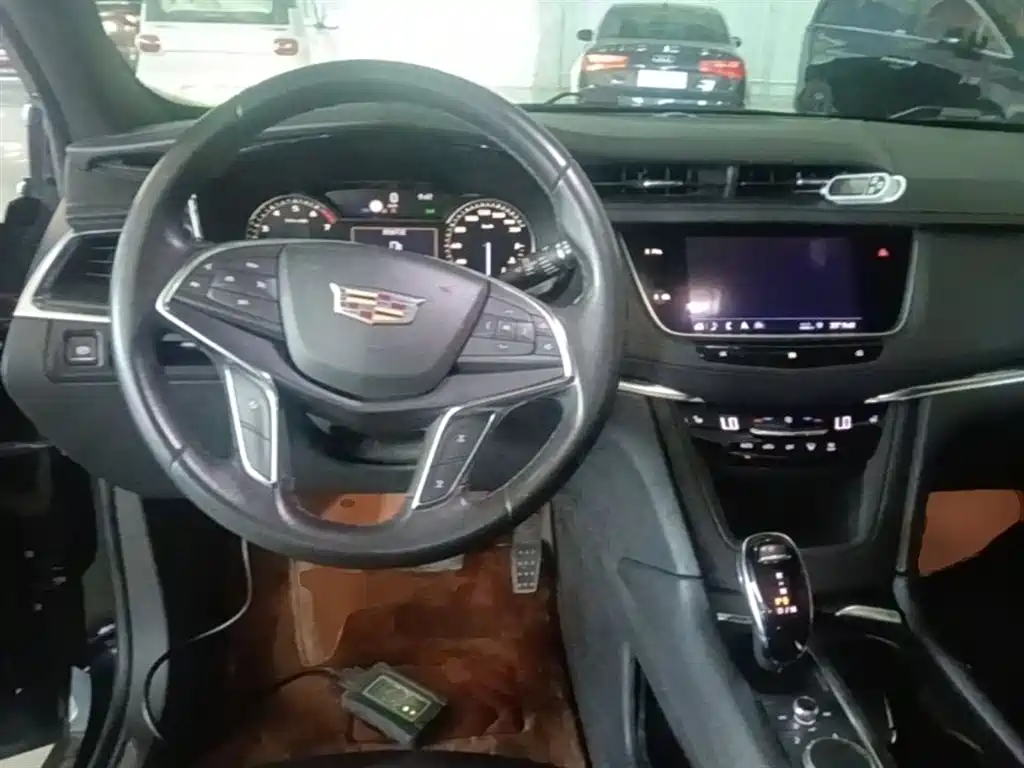 Cadillac XT5 2020 — фото 11