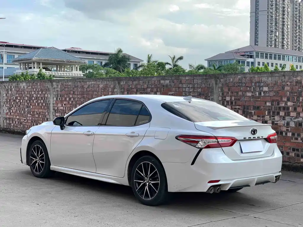 Toyota Camry 2022 — фото 5